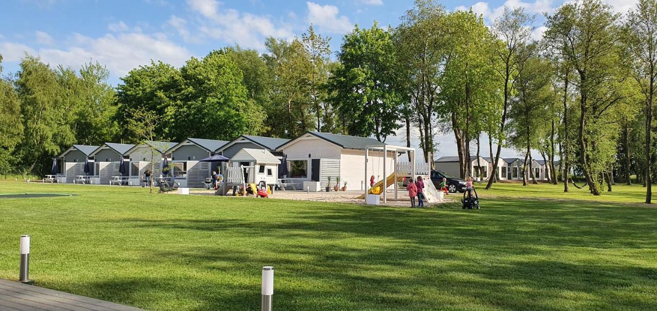 Lumi Resort Domki Letniskowe Z Podgrzewanym Basenem Rewal Exteriör bild