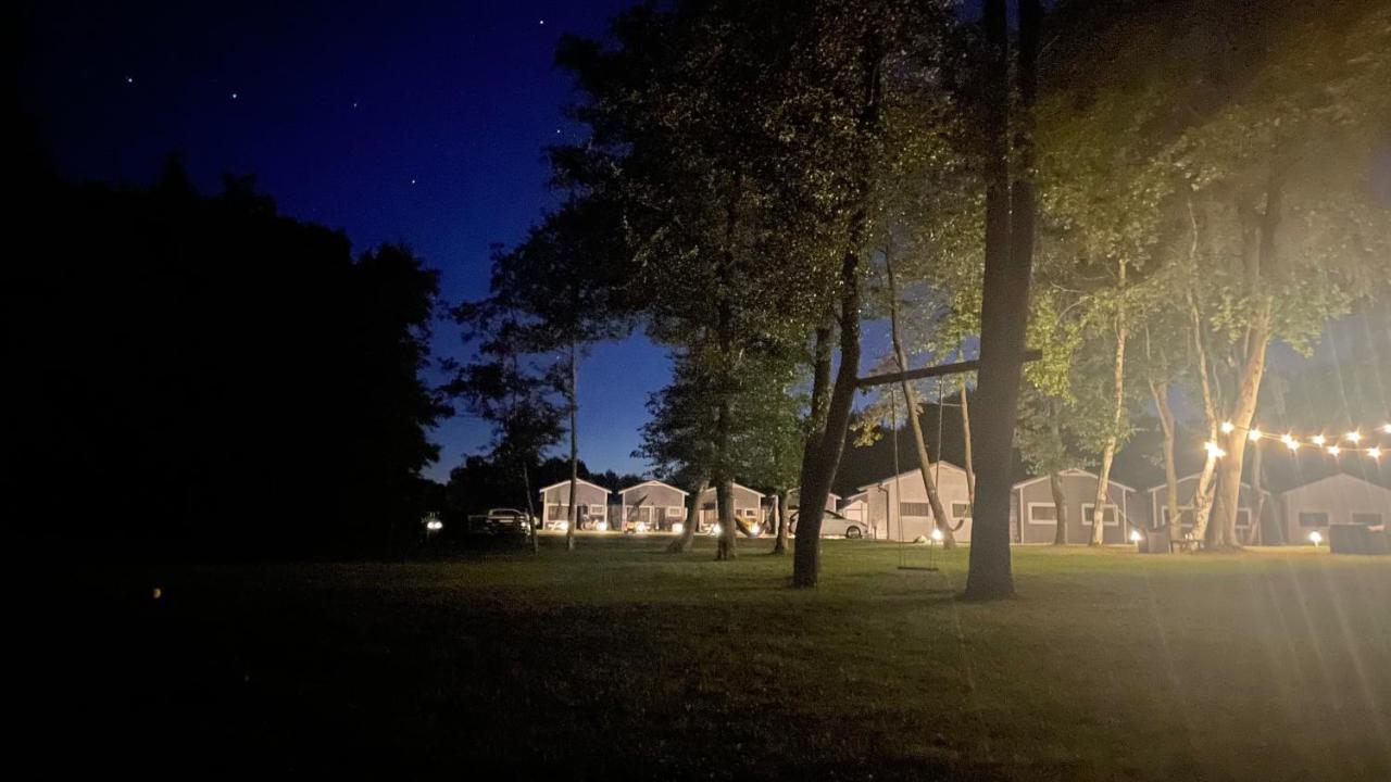 Lumi Resort Domki Letniskowe Z Podgrzewanym Basenem Rewal Exteriör bild