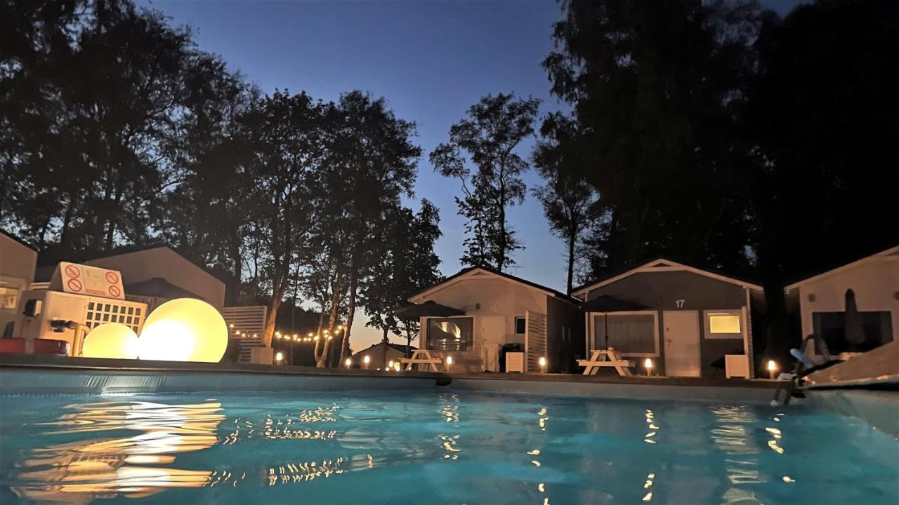 Lumi Resort Domki Letniskowe Z Podgrzewanym Basenem Rewal Exteriör bild