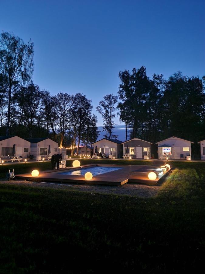 Lumi Resort Domki Letniskowe Z Podgrzewanym Basenem Rewal Exteriör bild