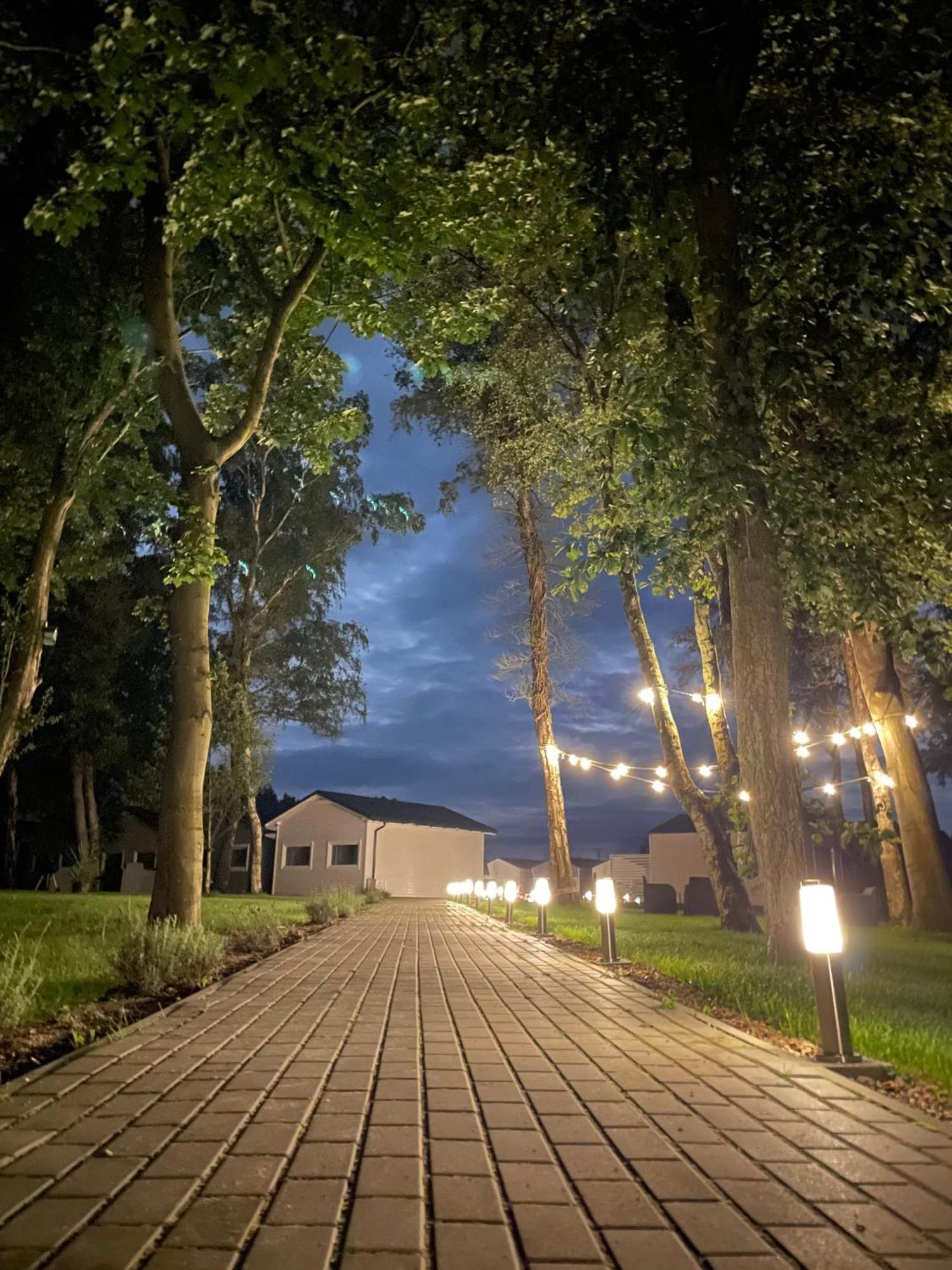 Lumi Resort Domki Letniskowe Z Podgrzewanym Basenem Rewal Exteriör bild