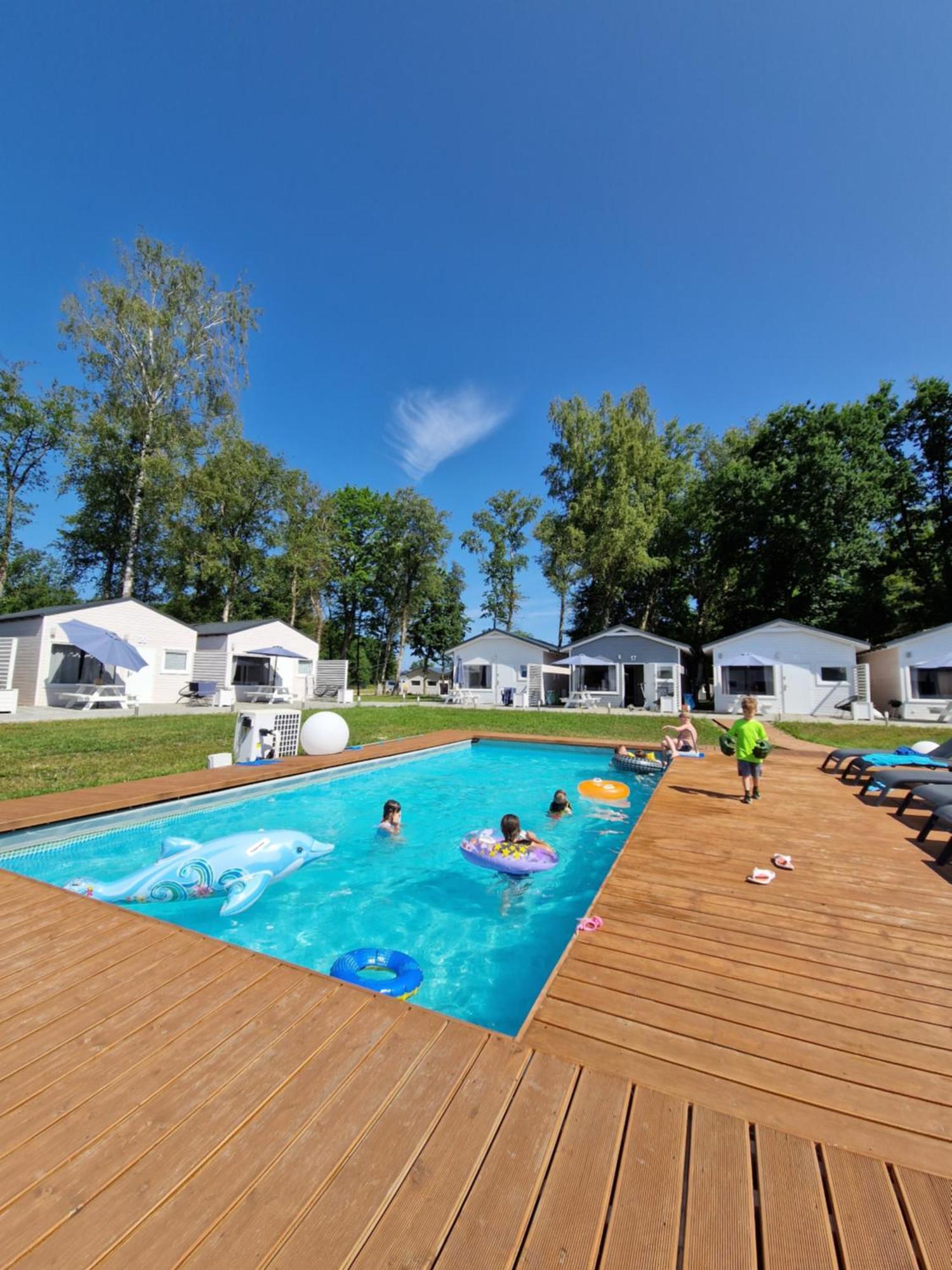 Lumi Resort Domki Letniskowe Z Podgrzewanym Basenem Rewal Exteriör bild