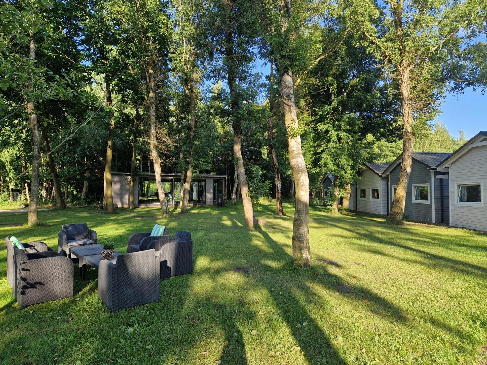Lumi Resort Domki Letniskowe Z Podgrzewanym Basenem Rewal Exteriör bild